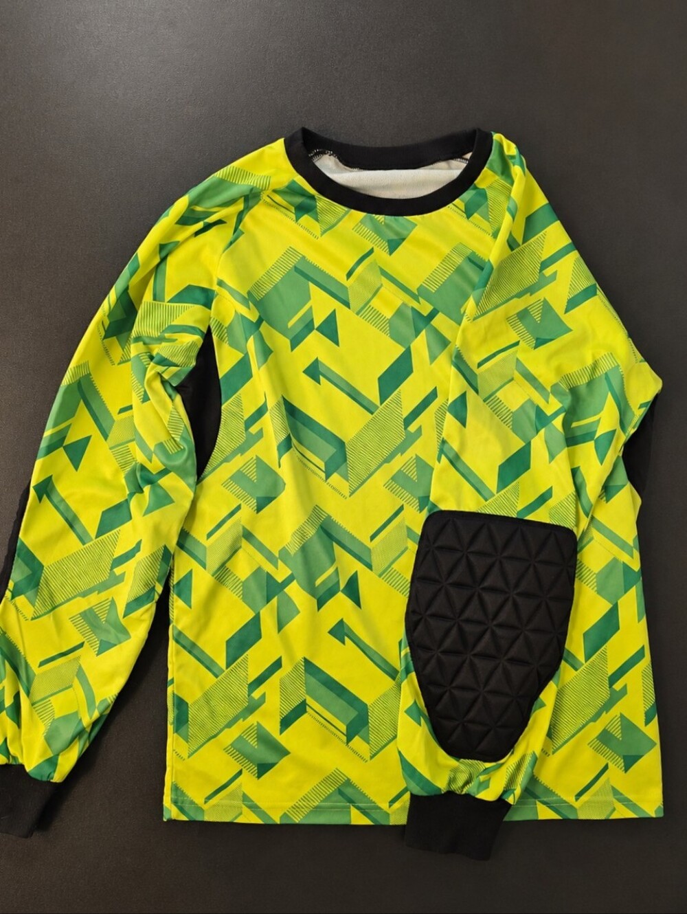 Men's Long-Sleeve Soccer Goalkeeper Top in Yellow & Green Geometric